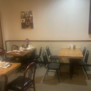 Wong's Hunan Garden - Seating area. - Chinese Near Me - Omaha, Nebraska