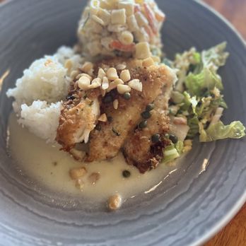 Duke's Malibu - Sautéed Mac Nut & Herb Crusted Fresh Fish - New American Near Me - Malibu, California