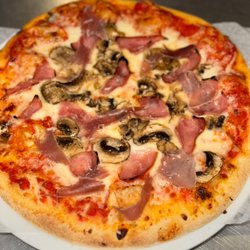 Amore Pizza & Subs - Quattro Pizza
