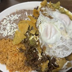 Mi Pueblo - Chilaquiles con carne asada