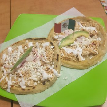 Calle Mexico - Sopes de pollo Chicken sopes - Mexican Near Me - Edmonton, Alberta