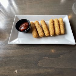Chuck's Roadhouse Bar & Grill - Mozzarella sticks