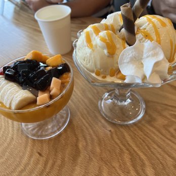 Mango Mango Desserts - Mixed fruits with sago jelly and mango juice (left) and mango sundae (right) - Desserts Near Me - Cherry Hill, New Jersey