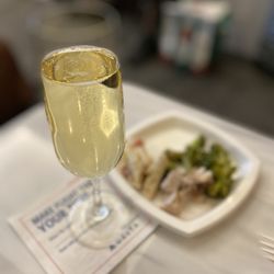 Delta Sky Club - Prosecco and some foods