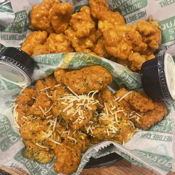 Quaker Steak & Lube - Chicken Wings Near Me - Sevierville, Tennessee Quaker Steak & Lube - Chicken Wings Near Me - Sevierville, Tennessee