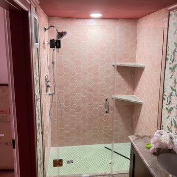 Signature Showers - Glass & Mirrors Near Me - Paris, Kentucky Signature Showers - Glass & Mirrors Near Me - Paris, Kentucky