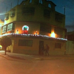 Dra. Lizbeth Quiñones y Dr. Carlos Carmona - Exterior