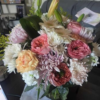 Lucys Floral - Timeless Tranquil Vase Arrangement - Premium - Florists Near Me - Stockton, California Lucys Floral - Timeless Tranquil Vase Arrangement - Premium - Florists Near Me - Stockton, California