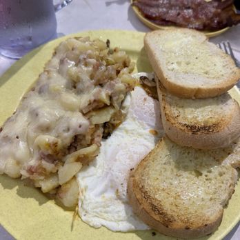 Pamelas Diner - Pittsburgh hash with eggs and toast - Diners Near Me - Pittsburgh, Pennsylvania