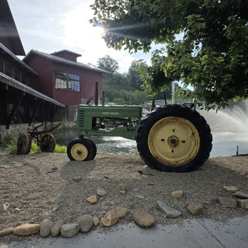 Five Oaks Farm Kitchen - Outside - Breakfast & Brunch Near Me - Sevierville, Tennessee