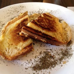 Café Florinda - Panini no pão italiano com peito de peru e abobrinha.
