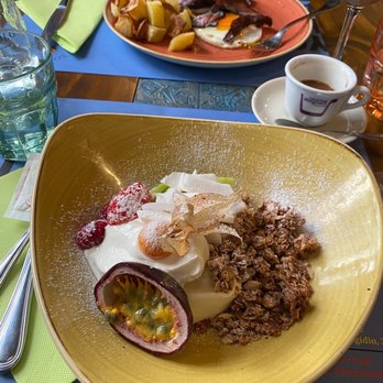 Rooster Cafè - Yogurt bowl - Breakfast & Brunch Near Me - Florence, FI