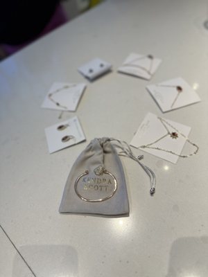 Kendra Scott by null
