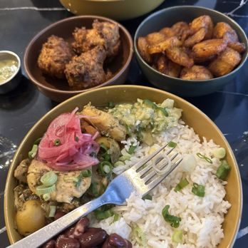 Big Black Cook - Curry chicken, rice and beans, plantains and Akra - Caribbean Near Me - Paris Big Black Cook - Curry chicken, rice and beans, plantains and Akra - Caribbean Near Me - Paris