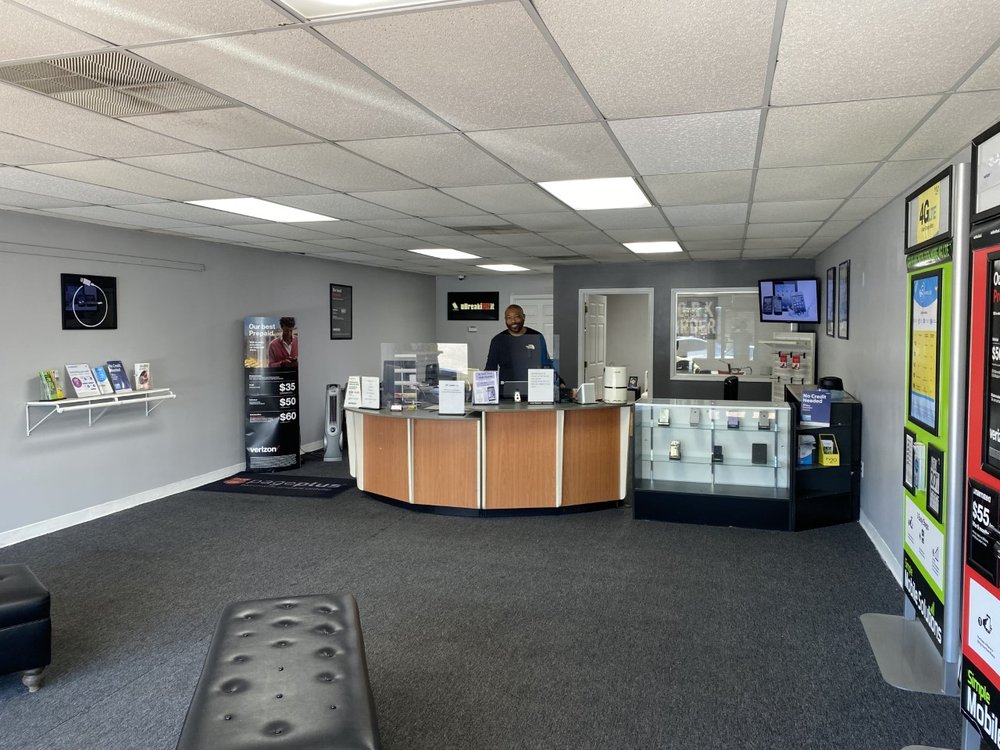 UBREAKIFIXIT Updated October 2024 108 S Hutchinson Ave, Adel, Mobile Phone Repair