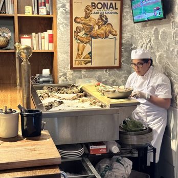 Hudson House - Oysters being shucked! - American Near Me - Dallas, Texas Hudson House - Oysters being shucked! - American Near Me - Dallas, Texas