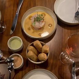 Tequeños y ceviche for starters