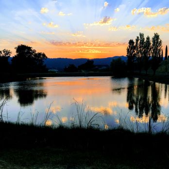 William Gordon Winery - a sunset over a lake - Wineries Near Me - Cloverdale, California William Gordon Winery - a sunset over a lake - Wineries Near Me - Cloverdale, California