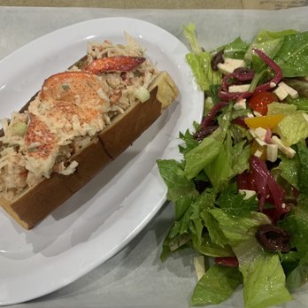 That Dam Place - Lobster roll and Greek salad - American Near Me - Folsom, California That Dam Place - Lobster roll and Greek salad - American Near Me - Folsom, California