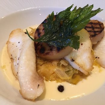 California Grill - Fillet of John Dory, Noilly Prat Vermouth-laced leek fondue and grilled potatoes - American Near Me - Chessy, 77