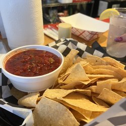 Kelly's Sports Pub - Chips and salsa