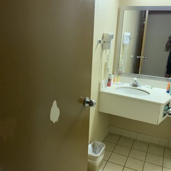 Pocono Resort Conference Center - Paint falling off all over the room - Resorts Near Me - Lake Harmony, Pennsylvania