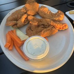 Wellington Pub - Chicken Fingers