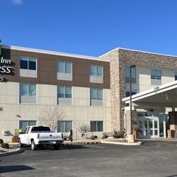 Holiday Inn Express & Suites Salem - Holiday Inn Express