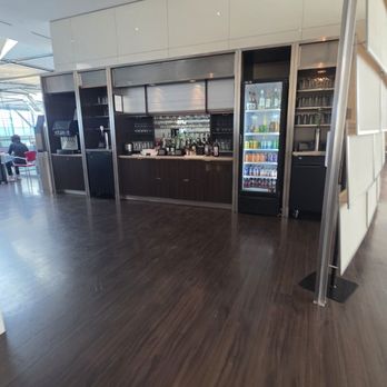 Air Canada Maple Leaf Lounge - Airport Lounges Near Me - Richmond, British Columbia