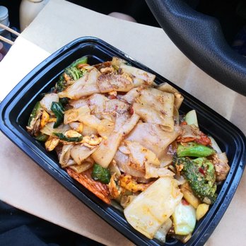 Kin'd - Veggie Drunken noodle $13 Looks beautiful, taste okay. - Thai Near Me - Fresh Meadows, New York