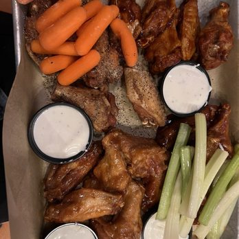 Buffalo Wild Wings - 20 traditional wings - American Near Me - Warrington, Pennsylvania