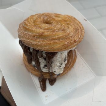 Churromania - Ice Cream Sandwich - Desserts Near Me - Orlando, Florida