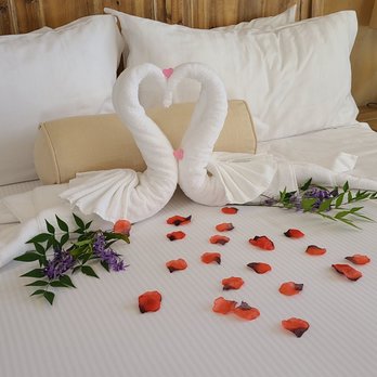 Emerald Iguana Inn - Anniversary package - Hotels Near Me - Ojai, California