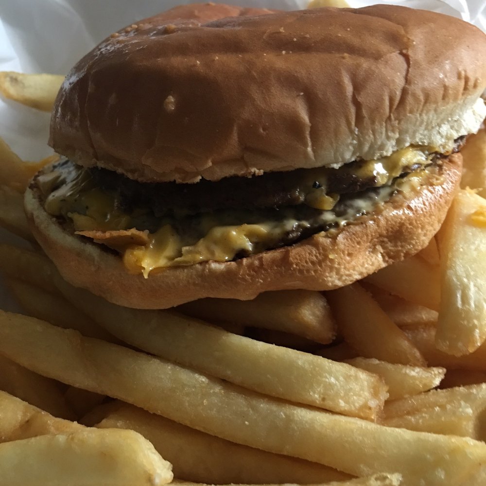 BEE BEE’S DRIVE THRU 20 Photos & 33 Reviews Burgers 1907 Laurens