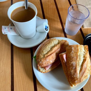 Café Bonté Divine - Coffee & Tea Near Me - Lévis, Quebec
