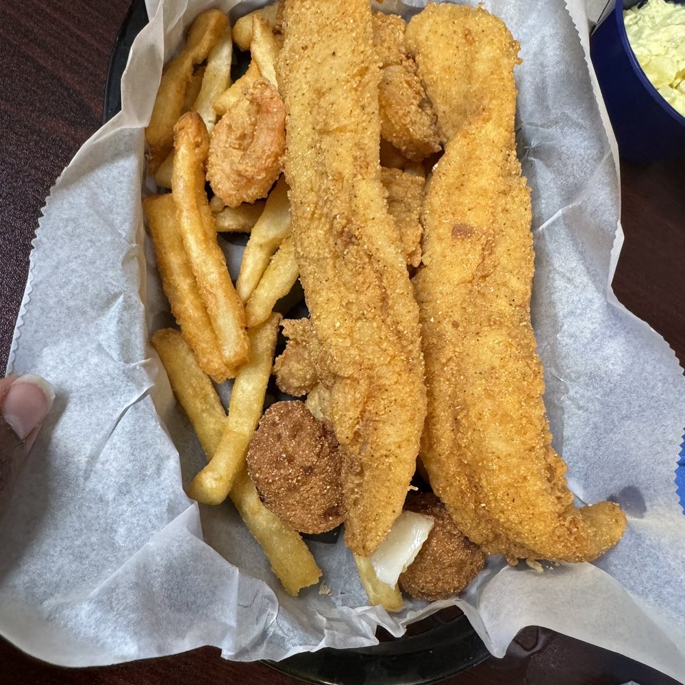 Pawpaw's Catfish Kitchen - Catfish and shrimp basket - Cajun/Creole Near Me - Sevierville, Tennessee Pawpaw's Catfish Kitchen - Catfish and shrimp basket - Cajun/Creole Near Me - Sevierville, Tennessee
