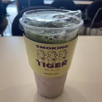 Smoking Tiger Coffee Lab - Strawberry Matcha Latte / 딸기 말차 라떼 - Coffee & Tea Near Me - Gardena, California