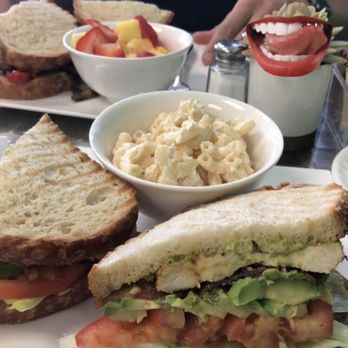 Royal T Cafe - Breakfast & Brunch Near Me - Manteca, California