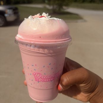 Dreamys Ice Cream - Strawberry shake - Food Trucks Near Me - Burlington, Kentucky Dreamys Ice Cream - Strawberry shake - Food Trucks Near Me - Burlington, Kentucky