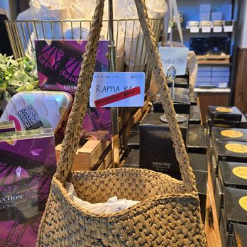 Dean & Deluca - Coffee & Tea Near Me - Honolulu, Hawaii