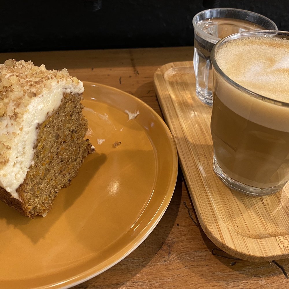 Departure Coffee Co. - oat milk latte and carrot cake - Coffee & Tea Near Me - Barcelona, B Departure Coffee Co. - oat milk latte and carrot cake - Coffee & Tea Near Me - Barcelona, B