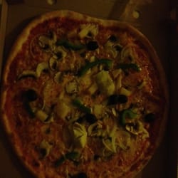 Pizzeria Emelis - Den här vegetariska skönheten följde med mig hem denna lördagskväll. :)