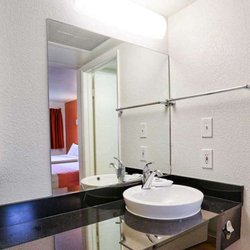 Motel 6 - m bathroom