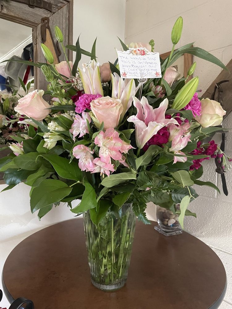 FLOWERS UNLIMITED Updated June 2024 820 Cove Pkwy, Cottonwood