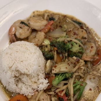 YUMM Thai Sushi and Beyond - Shrimp green curry w/ jasmine rice - Sushi Bars Near Me - Florence, Alabama YUMM Thai Sushi and Beyond - Shrimp green curry w/ jasmine rice - Sushi Bars Near Me - Florence, Alabama