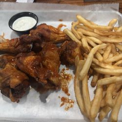 On Tap Sports Cafe - Inverness - 6 Piece Traditional Wings (Buffalo)