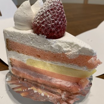 85°C Bakery Cafe-Pleasanton - strawberry shortcake - Bakeries Near Me - Pleasanton, California 85°C Bakery Cafe-Pleasanton - strawberry shortcake - Bakeries Near Me - Pleasanton, California