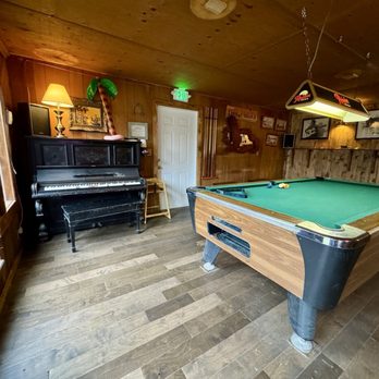 Pie Dive Bar - Dive Bars Near Me - Gold Bar, Washington