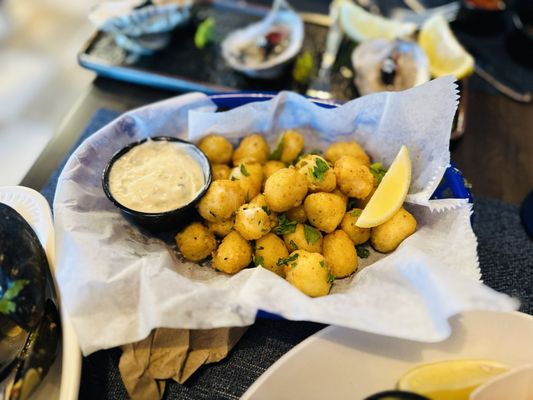 Monroe Bay Oysterette by null