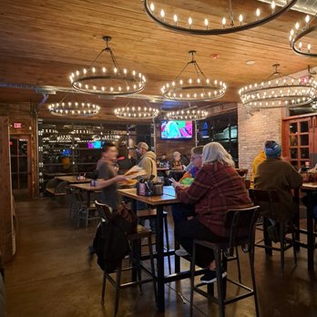 Ski Inn Taphouse Hotel - Great vibes and scrumptious food here at the Ski inn. - Hotels Near Me - Sisters, Oregon Ski Inn Taphouse Hotel - Great vibes and scrumptious food here at the Ski inn. - Hotels Near Me - Sisters, Oregon